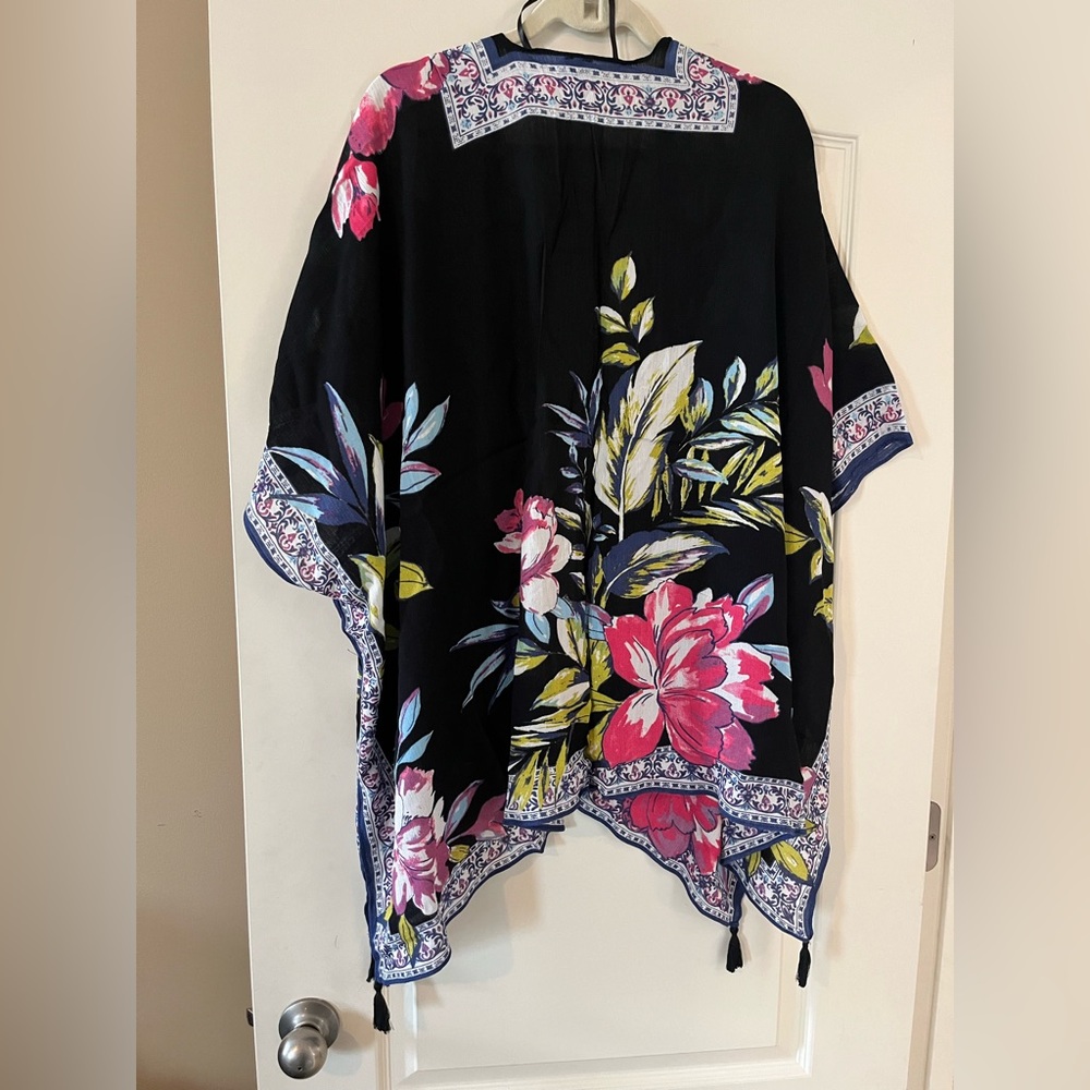 NEW! Vince Camuto Rayon Kimono Style Wrap, Ruana Black Floral OSFM - Picture 5 of 16